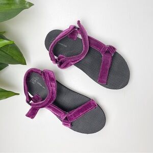 Time and tru velvet fuchsia strap sandals -8